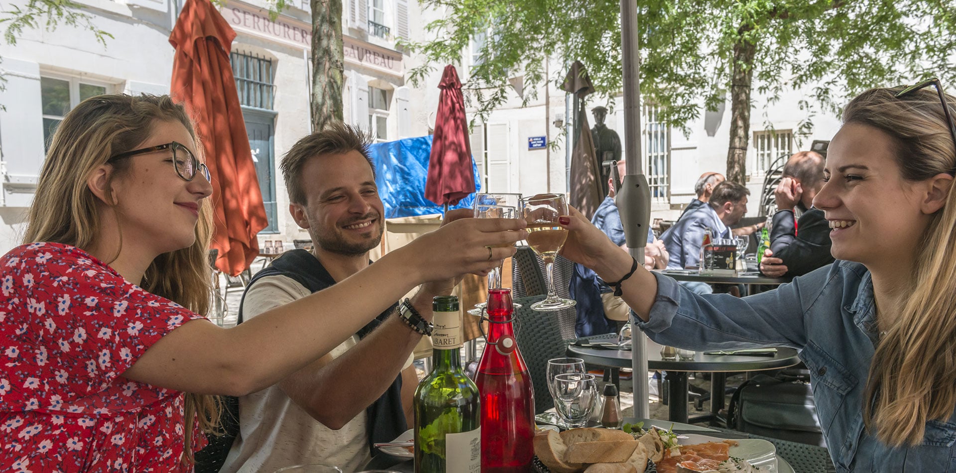 Déjeuner en terrasse dans un restaurant d'Orléans Métropole © ST1 Photos