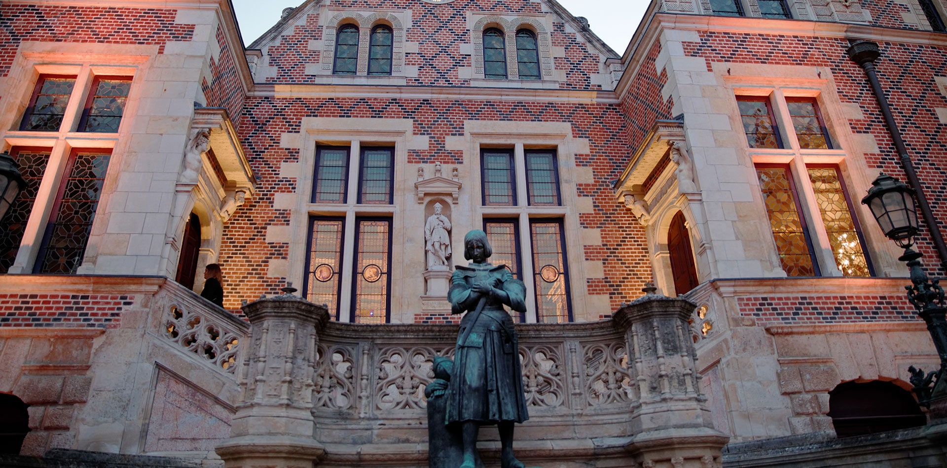Statue de Jeanne d'Arc dans la cour de l'Hôtel Groslot © Christophe Mouton
