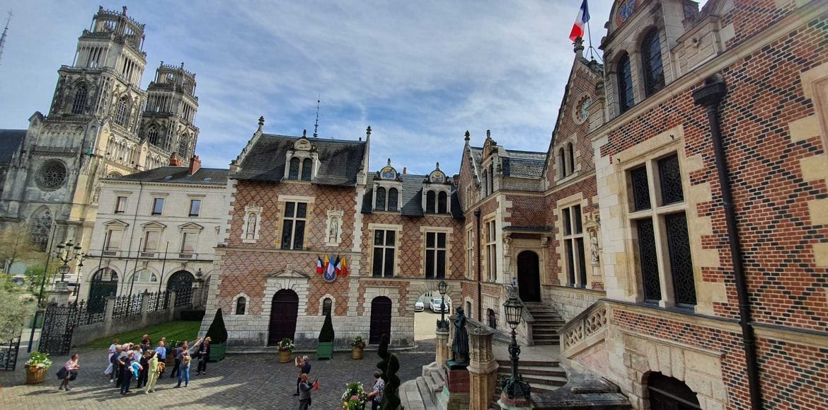 Visiter les sites d'Orléans : cathédrale et Hôtel Groslot