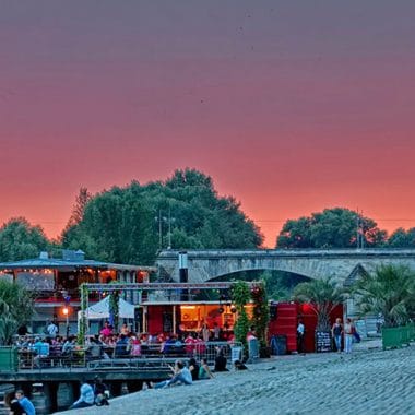 Guinguette La Sardine sur les quais de Loire à Orléans
