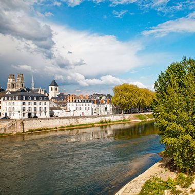Vue aérienne de la Loire depuis le pont George V à Orléans © Christophe Mouton