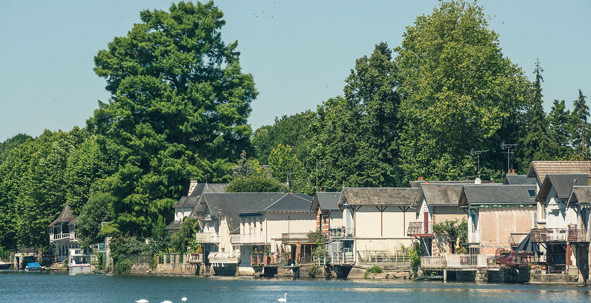 Les bords du Loiret et ses maisons à Olivet, Orléans Métropole