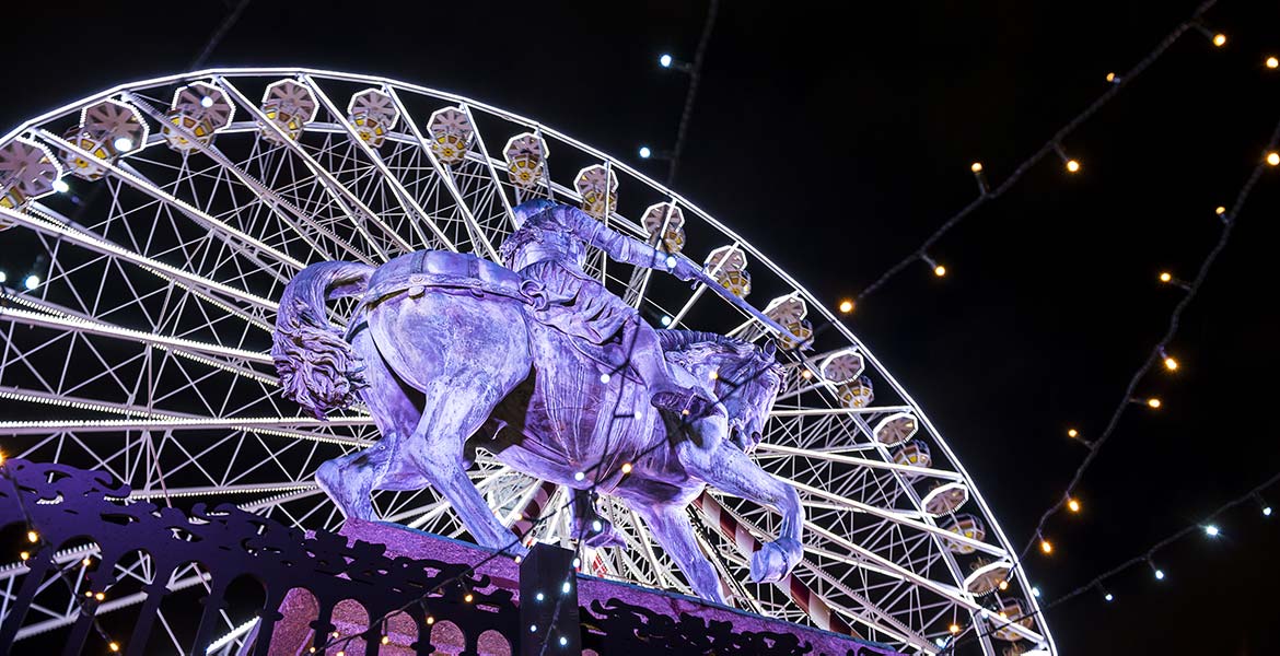 Grande roue du marché de Noël place du Martroi à Orléans