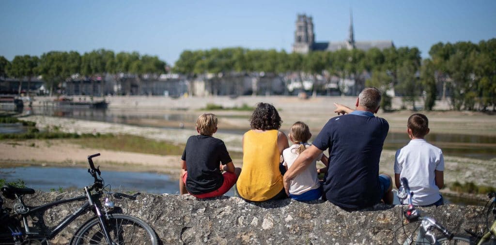 Famille à vélo à Orléans