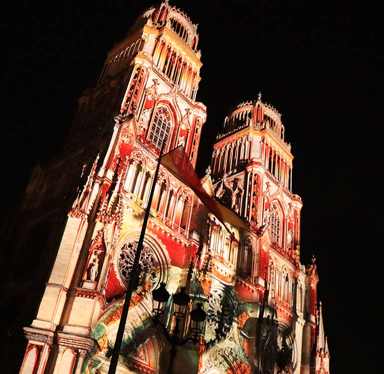 Son et lumière 2022 sur la cathédrale Sainte-Croix à Orléans