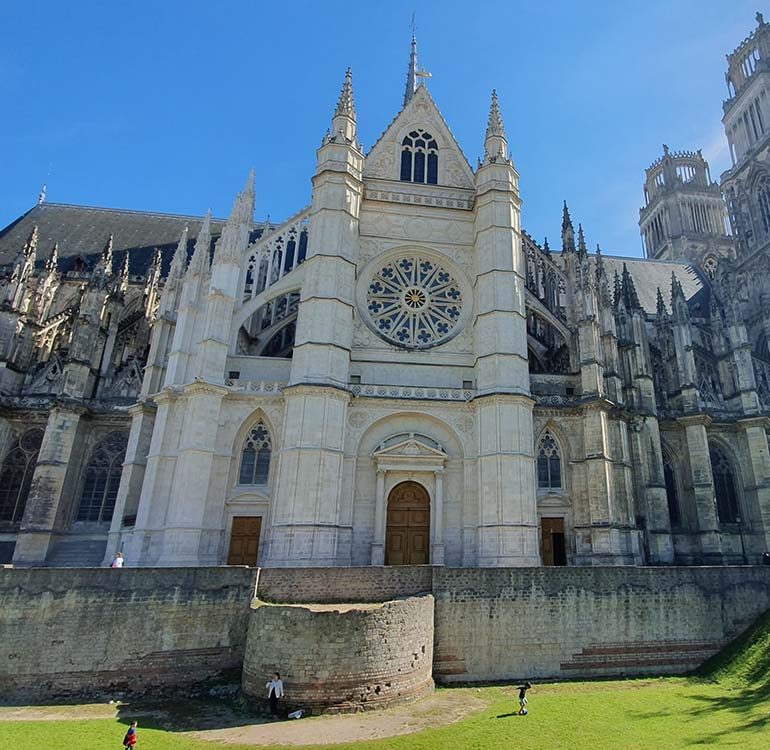 Remparts gallo-romains proche cathédrale Sainte-Croix à Orléans