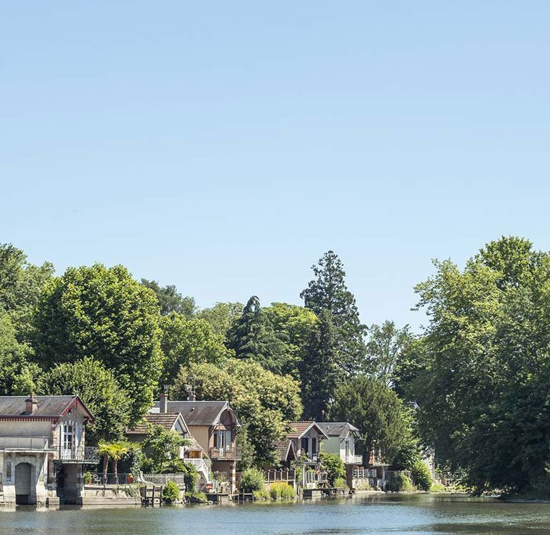 Bords du Loiret et ses maisons à Olivet © Orléans Val de Loire Tourisme